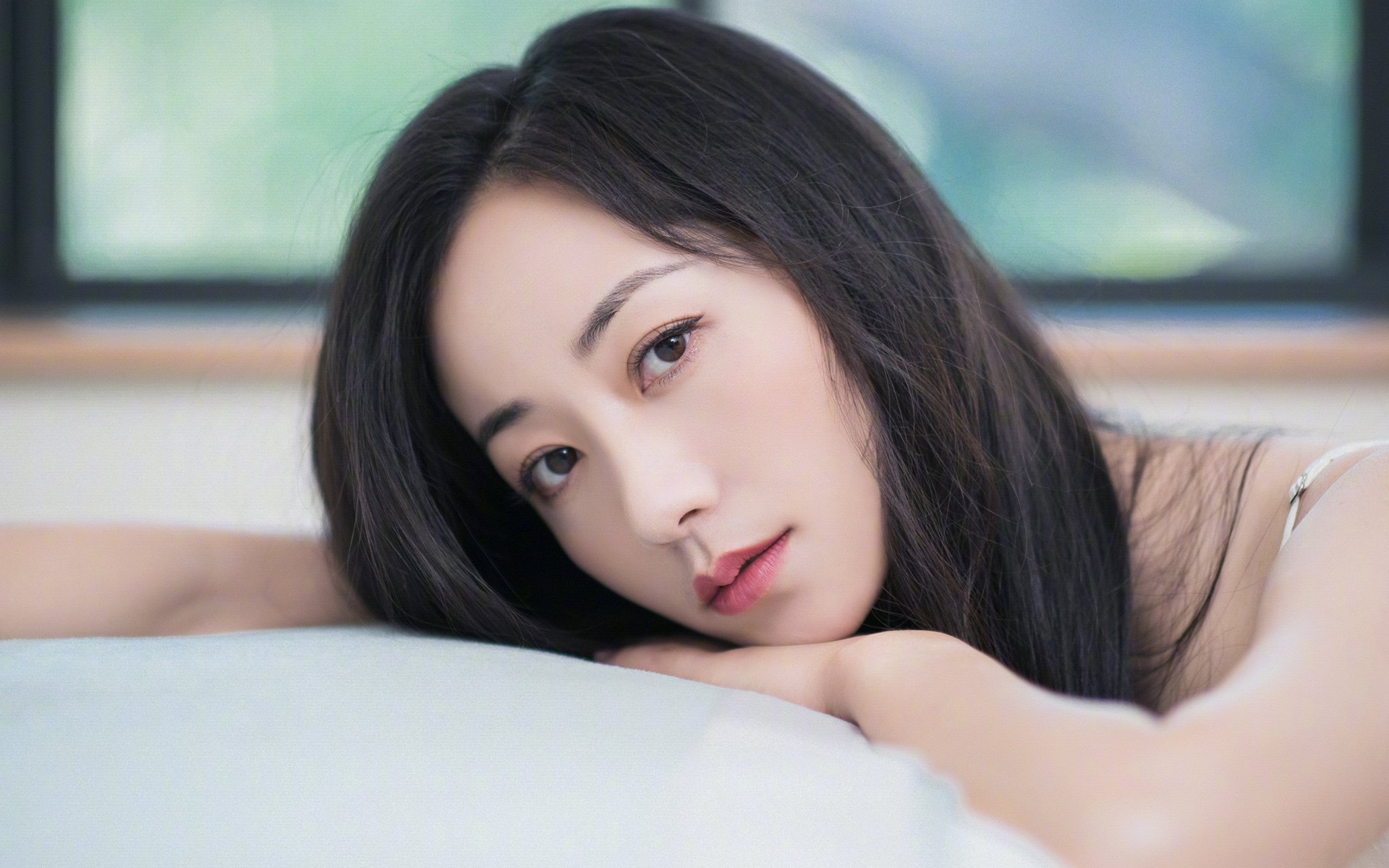 主队球员在比赛中发挥出色,拿下胜利,足球比赛主队在前面还是后面